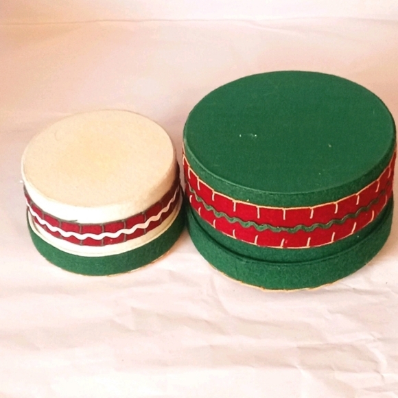 Set Of 2 Keepsake Gift Boxes Holiday Christmas Round Embroidery - Picture 3 of 11